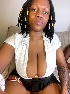 Boneca25 on StripChat