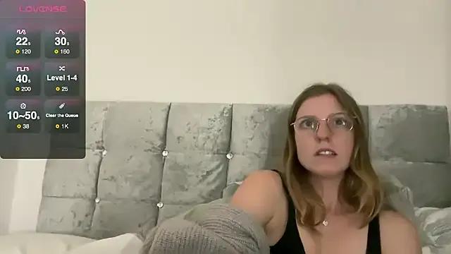 Freechat BustyKellyXXX on StripChat