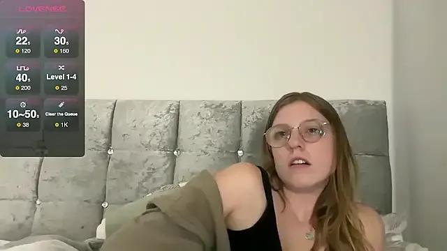 Freechat BustyKellyXXX on StripChat