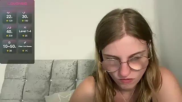 Freechat BustyKellyXXX on StripChat