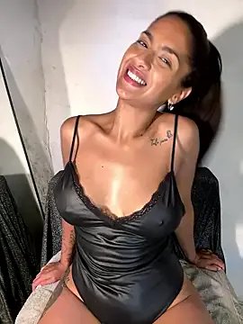 chicachocolate01 — Flash ass + 10 spanks ass