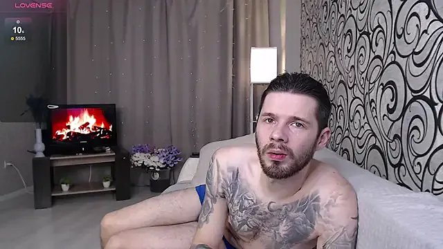 coupleeyess — Toples show