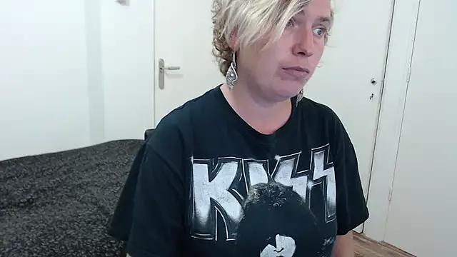 Freechat cumfun on StripChat