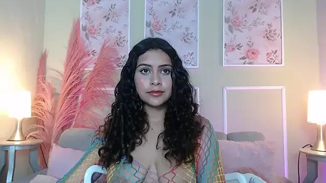 Freechat CurlyDani on StripChat