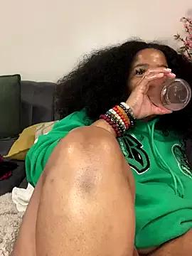 Freechat CurvyDesire1 on StripChat