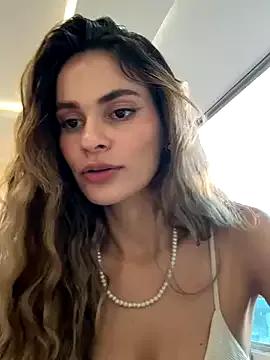 Freechat cuteluci_ on StripChat