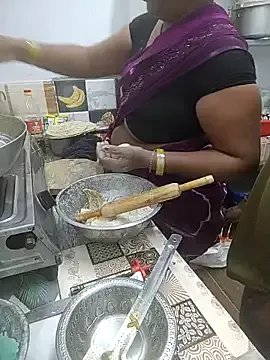 Desicouple1706 on StripChat