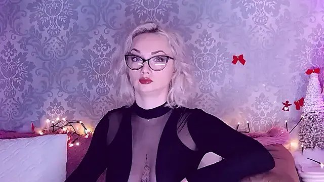 EllianaReese — Hot Sensual Striptease