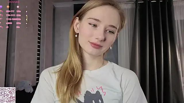 StripChat ElvinaRose is Private ElvinaRose — take off shorts