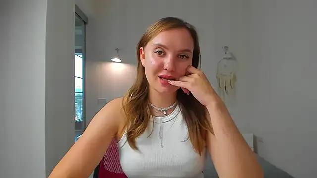 EmmaNorman on StripChat 