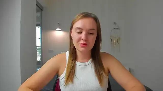 EmmaNorman on StripChat 