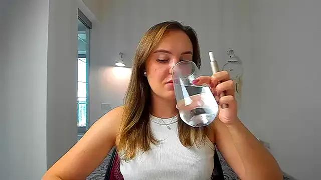 EmmaNorman on StripChat 