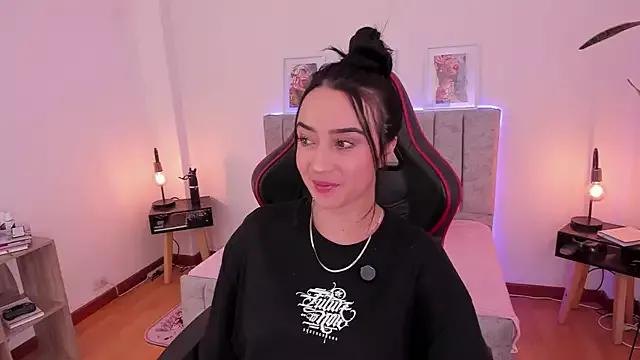 Freechat EmmyEvans1 on StripChat