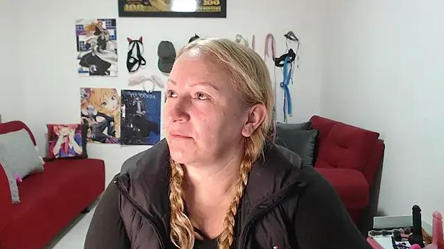 Freechat emperabigbootybigass on StripChat