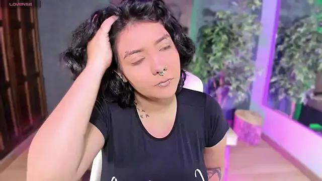 StripChat Evelynn is Freechat Evelynn — Lick between + squeeze hard