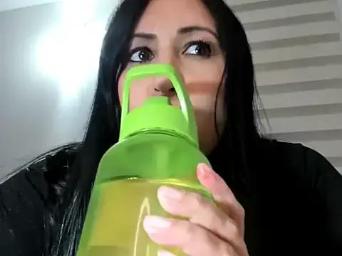 Freechat foxy-porn1 on StripChat