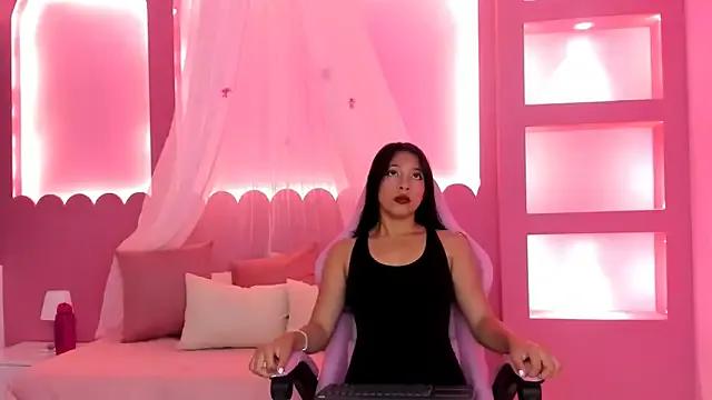 StripChat HolyLux is Freechat HolyLux — big and juicy squirt with dildo