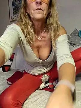 Freechat HotWifeLyn68 on StripChat