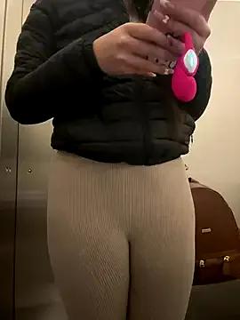 Freechat Isabella21_ on StripChat