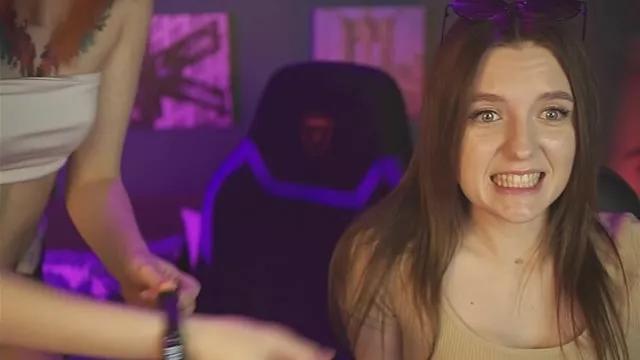 Freechat JennyDens on StripChat