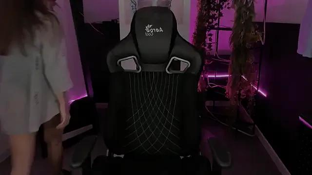 Freechat JennyDens on StripChat