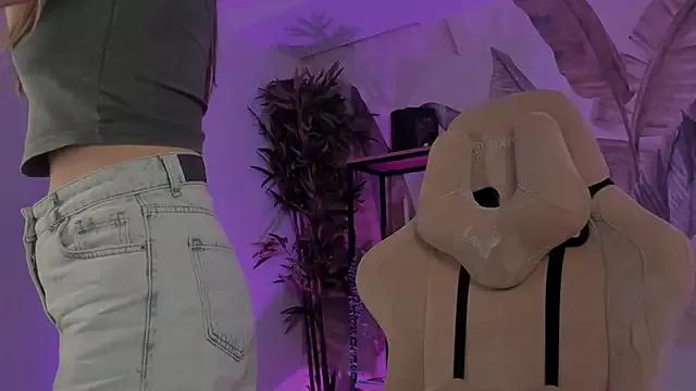 Freechat JennyDens on StripChat