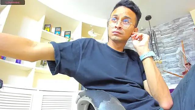 Freechat Juicy_Creww on StripChat