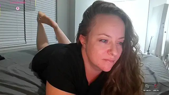 julimonroe on StripChat