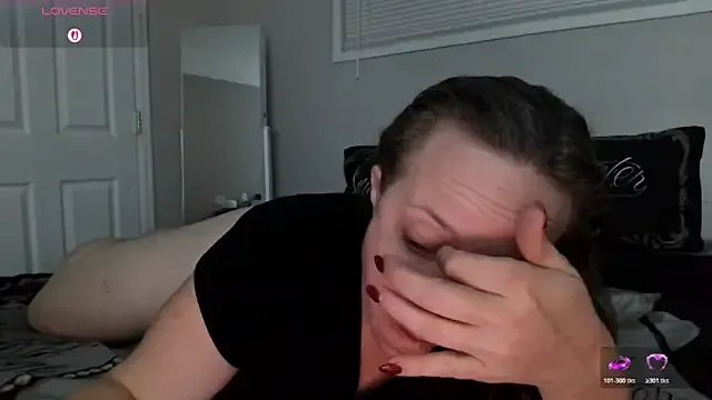 julimonroe on StripChat