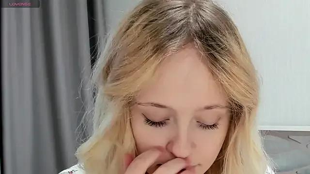 Freechat Julliakoill on StripChat