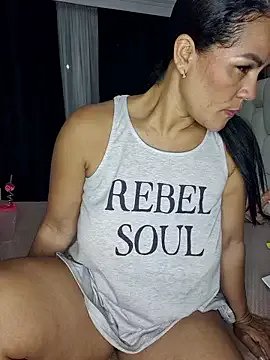 karla-bruni — dirty feet