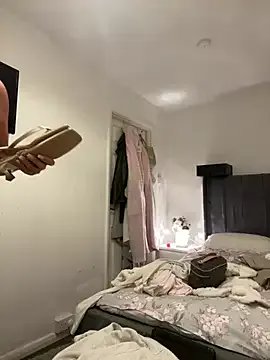 Kerysmae — Flash my nipples and pinch them 