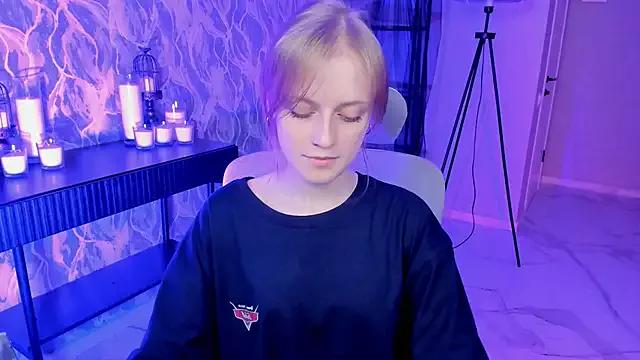 Freechat KiraMontoya on StripChat