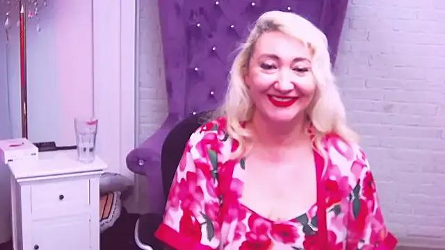 StripChat LadyKriss is Freechat LadyKriss — show legs