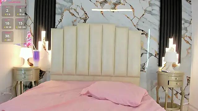 Freechat larakrouf on StripChat