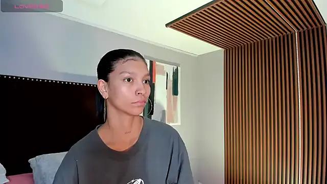 Freechat LauraAristizabal on StripChat