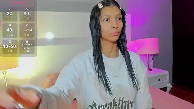 StripChat LauraAristizabal is Freechat LauraAristizabal — show naked and bouncing boobies