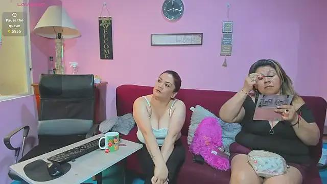 Freechat lesbiancuple on StripChat