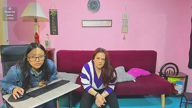 Freechat lesbiancuple on StripChat