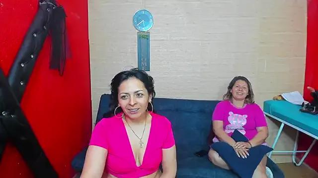 Freechat lesbiancuple on StripChat