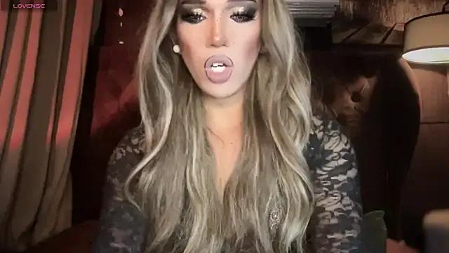 Freechat Lo_la_69 on StripChat