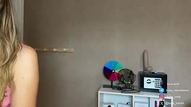 Freechat lucie_mehott on StripChat