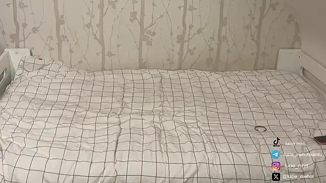 Freechat lucie_mehott on StripChat