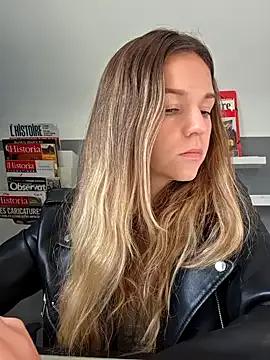 Freechat lucie_mehott on StripChat