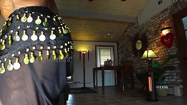 Freechat LushianaFitness on StripChat