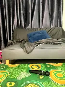 Freechat Ly_Coca24 on StripChat