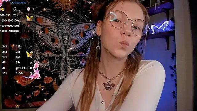 Freechat lyra_thenymph on StripChat