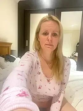 Private madamlillyrose on StripChat