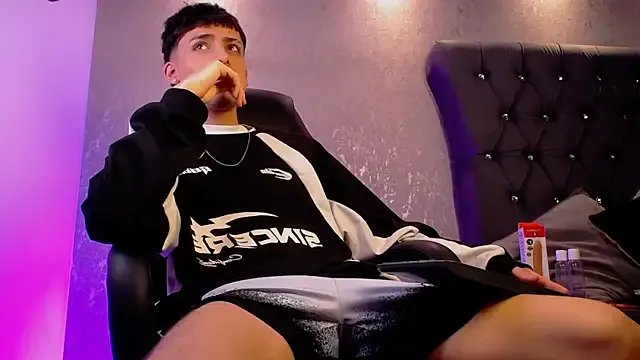 Freechat MateoMitchell on StripChat