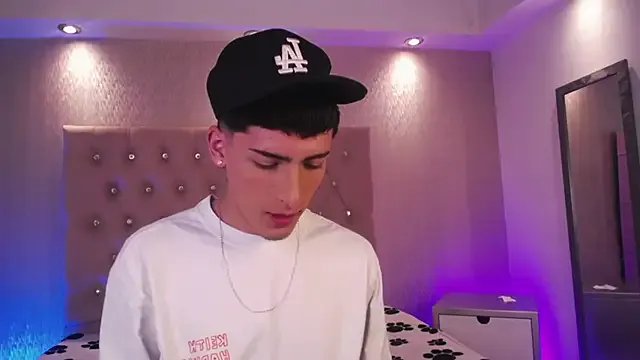 Freechat MateoMitchell on StripChat